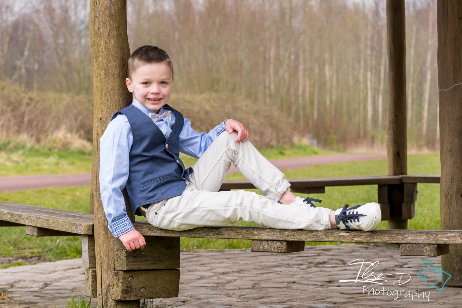 Enfant photographié en extérieur près de Mouscron